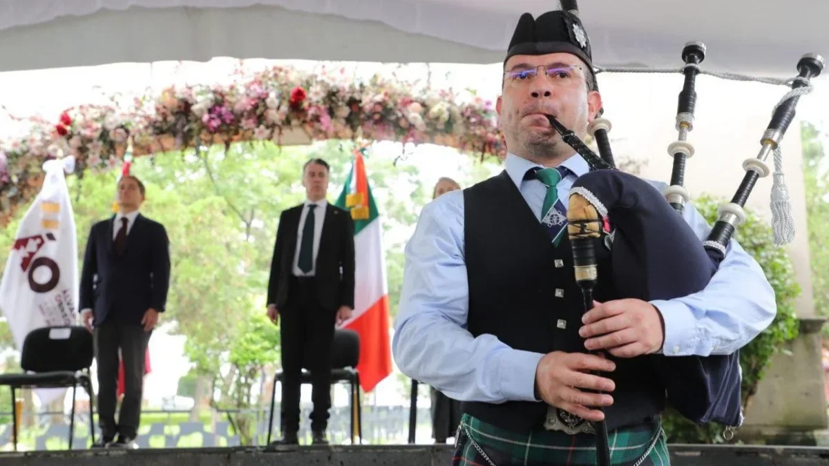 El homenaje al Batallón de San Patricio ocurrió en la Plaza San Jacinto, lugar que resguarda un memorial dedicado a los soldados irlandeses.