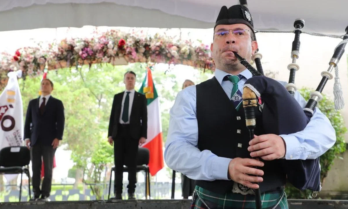 El homenaje al Batallón de San Patricio ocurrió en la Plaza San Jacinto, lugar que resguarda un memorial dedicado a los soldados irlandeses.
