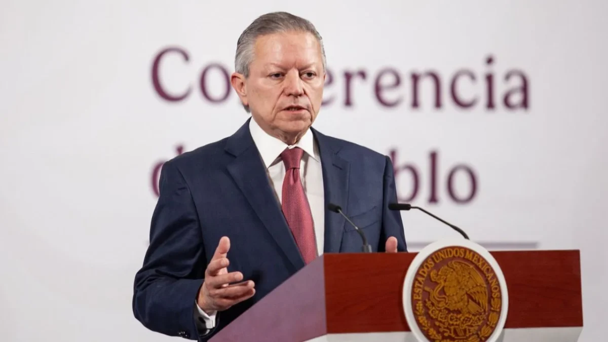 Arturo Zaldívar, coordinador general de Política y Gobierno de la Presidencia de la República, asegura que dona su salario de Presidencia al DIF.