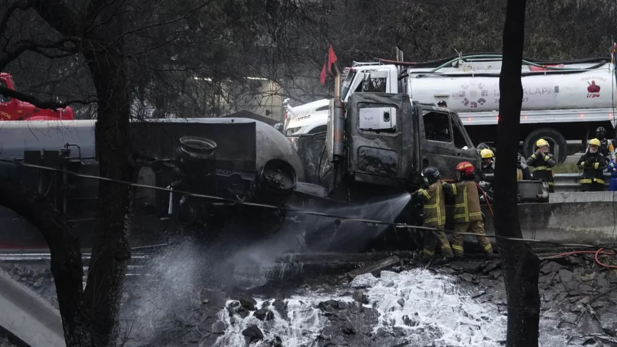 Asciende a 16 muertes por explosión de pipa en Puente de la Concordia
