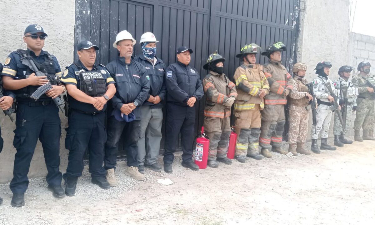 Autoridades aseguraron un predio donde localizaron una toma clandestina de combustible en la colonia Jardines de Morelos, Ecatepec.