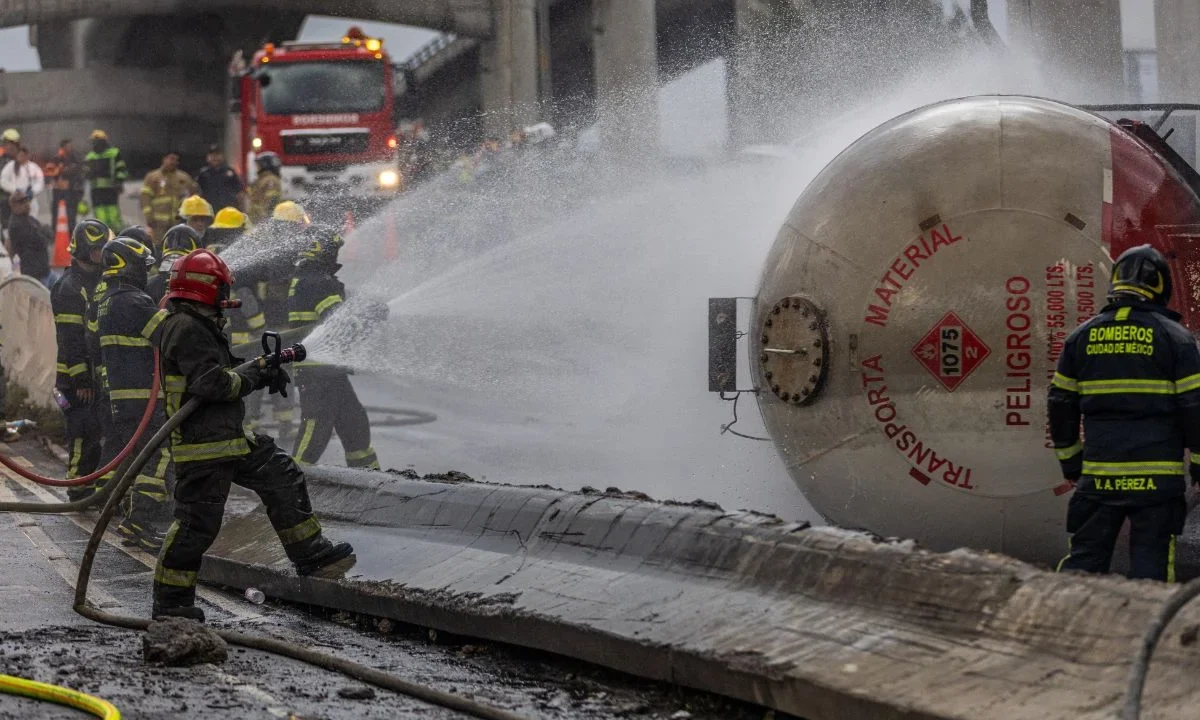 Explosión de pipa de gas LP en Puente de la Concordia, alcaldía Iztapalapa