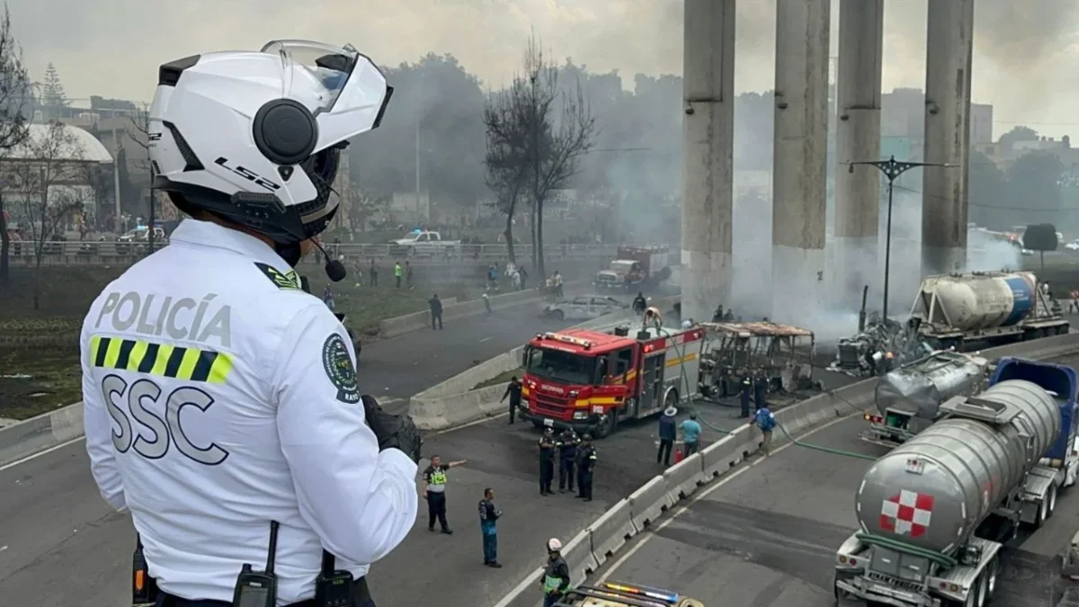 La Fiscalía CDMX no descarta que víctima no identificada, tras la explosión de una pipa de gas en el Puente de la Concordia, sea extranjera.