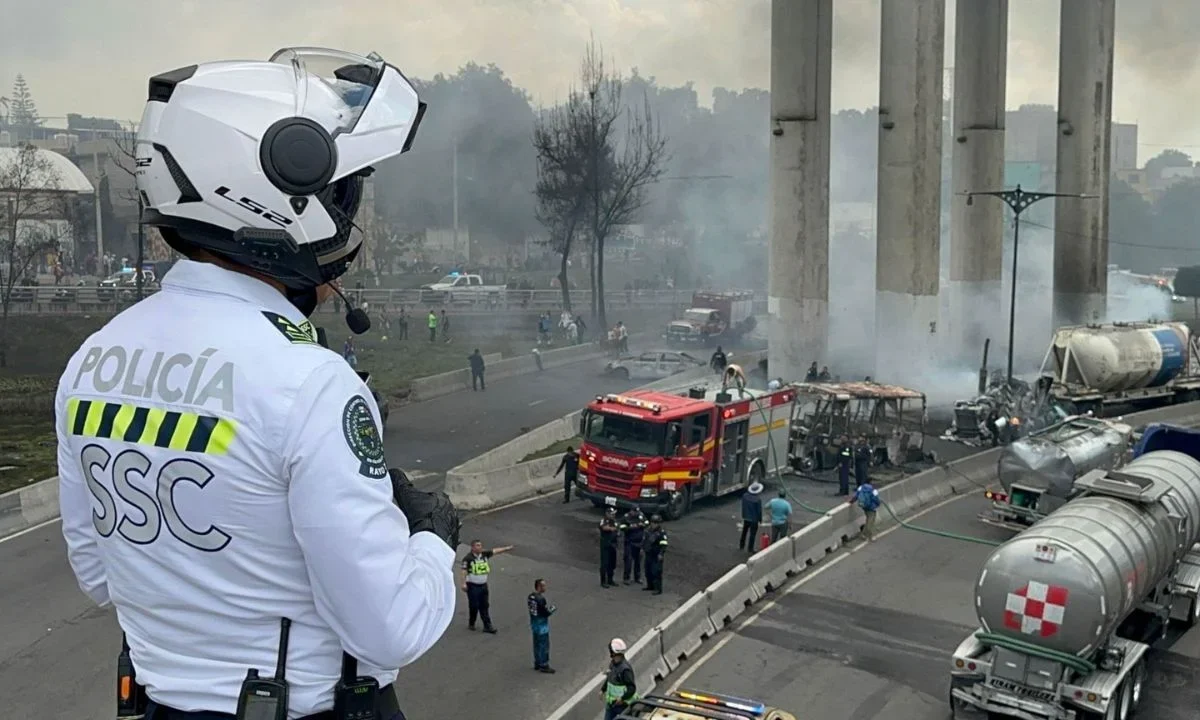 La Fiscalía CDMX no descarta que víctima no identificada, tras la explosión de una pipa de gas en el Puente de la Concordia, sea extranjera.