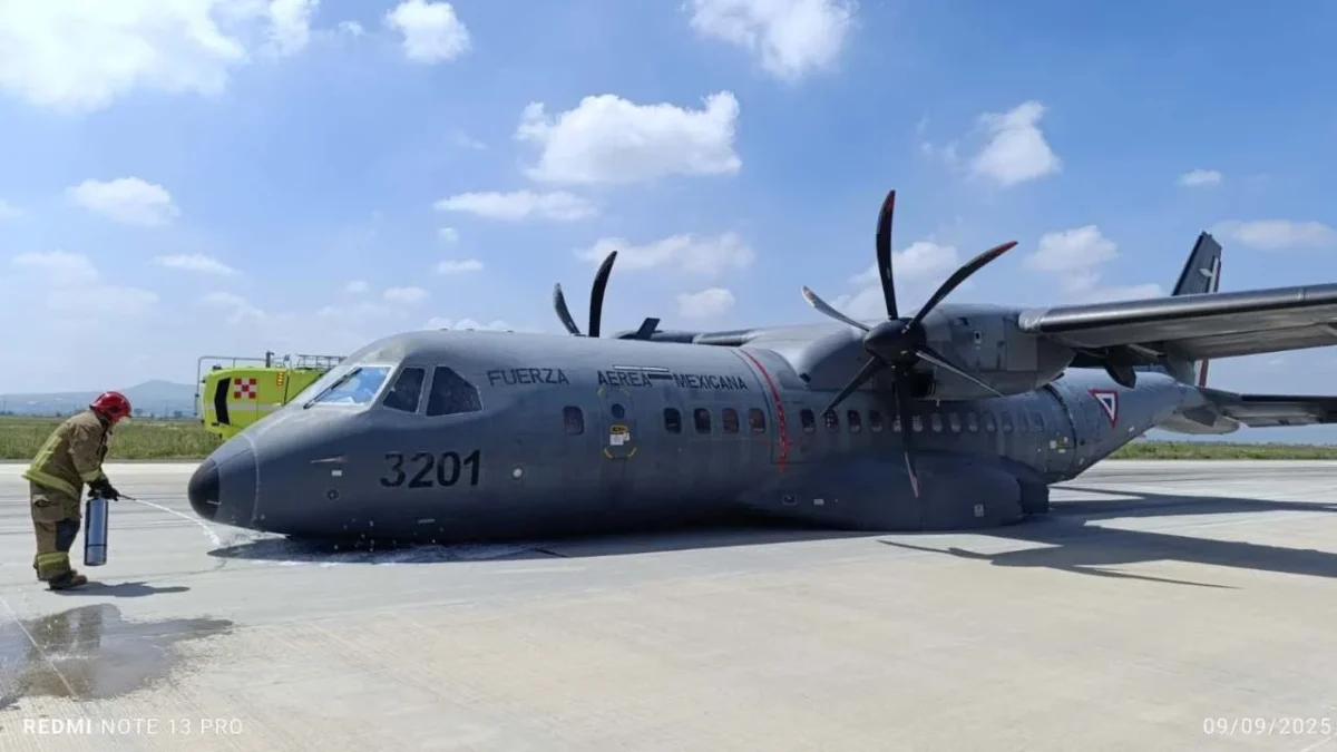 Un avión de la Fuerza Aérea Mexicana aterrizó de emergencia en el AIFA.