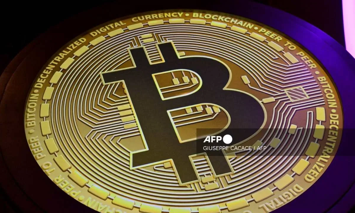La criptomoneda, Bitcoin, retrocede en septiembre ante presión regulatoria.