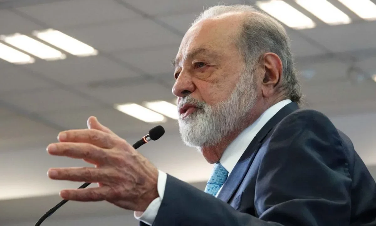 La constructora española Grupo FCC, bajo el control del empresario Carlos Slim, obtuvo un contrato de más de mil 500 millones de euros.