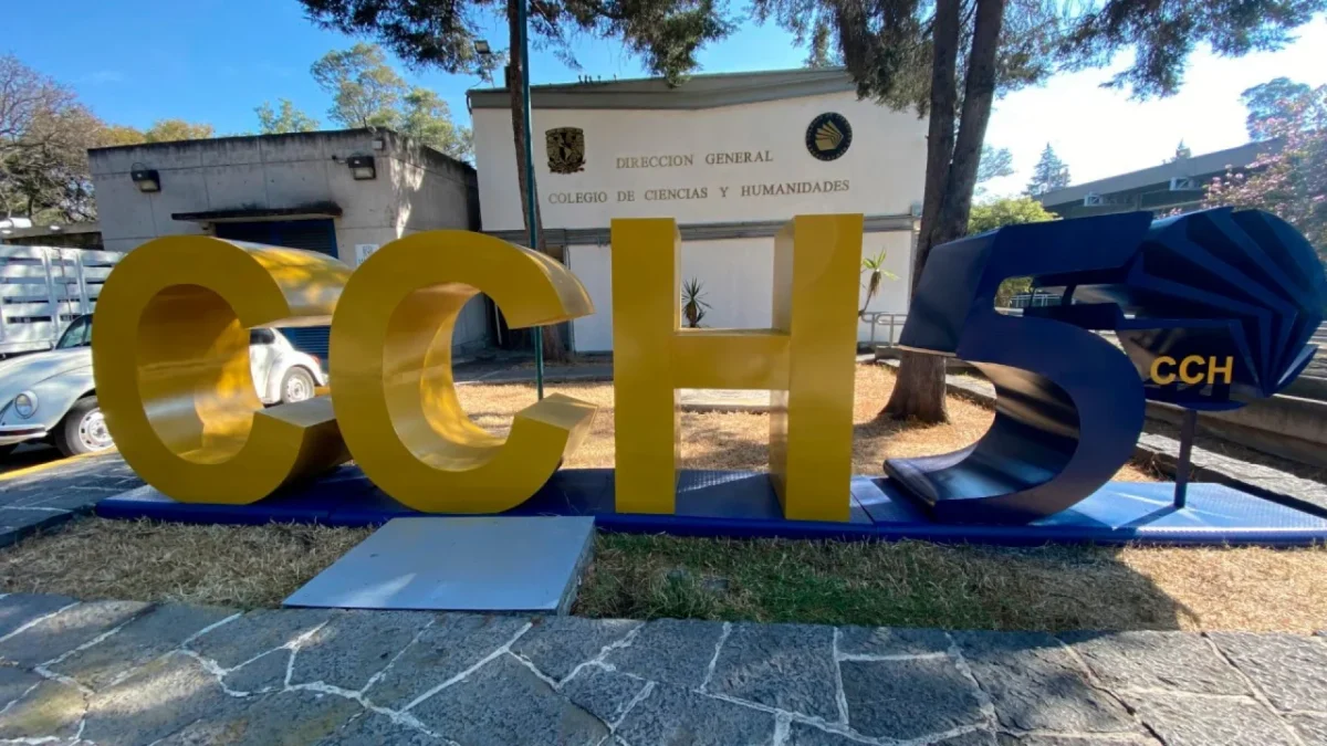 El Colegio de Ciencias y Humanidades de la UNAM suspende clases en Azcapotzalco, Naucalpan y Vallejo por seguridad.