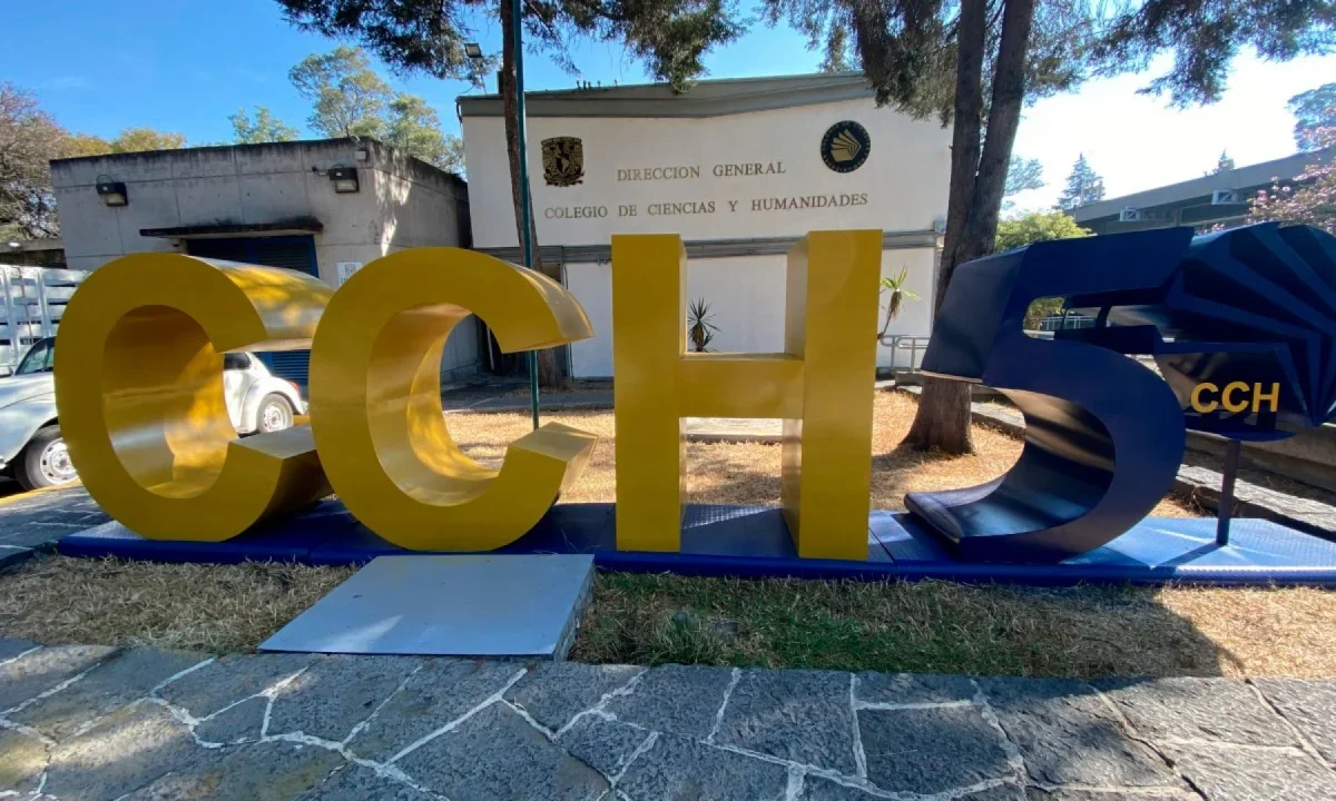 El Colegio de Ciencias y Humanidades de la UNAM suspende clases en Azcapotzalco, Naucalpan y Vallejo por seguridad.