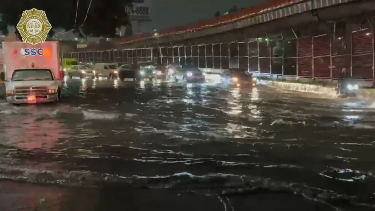 Autoridades de la CDMX activaron la alerta púrpura por persistencia de lluvias fuertes para noche de este martes y madrugada del miércoles.