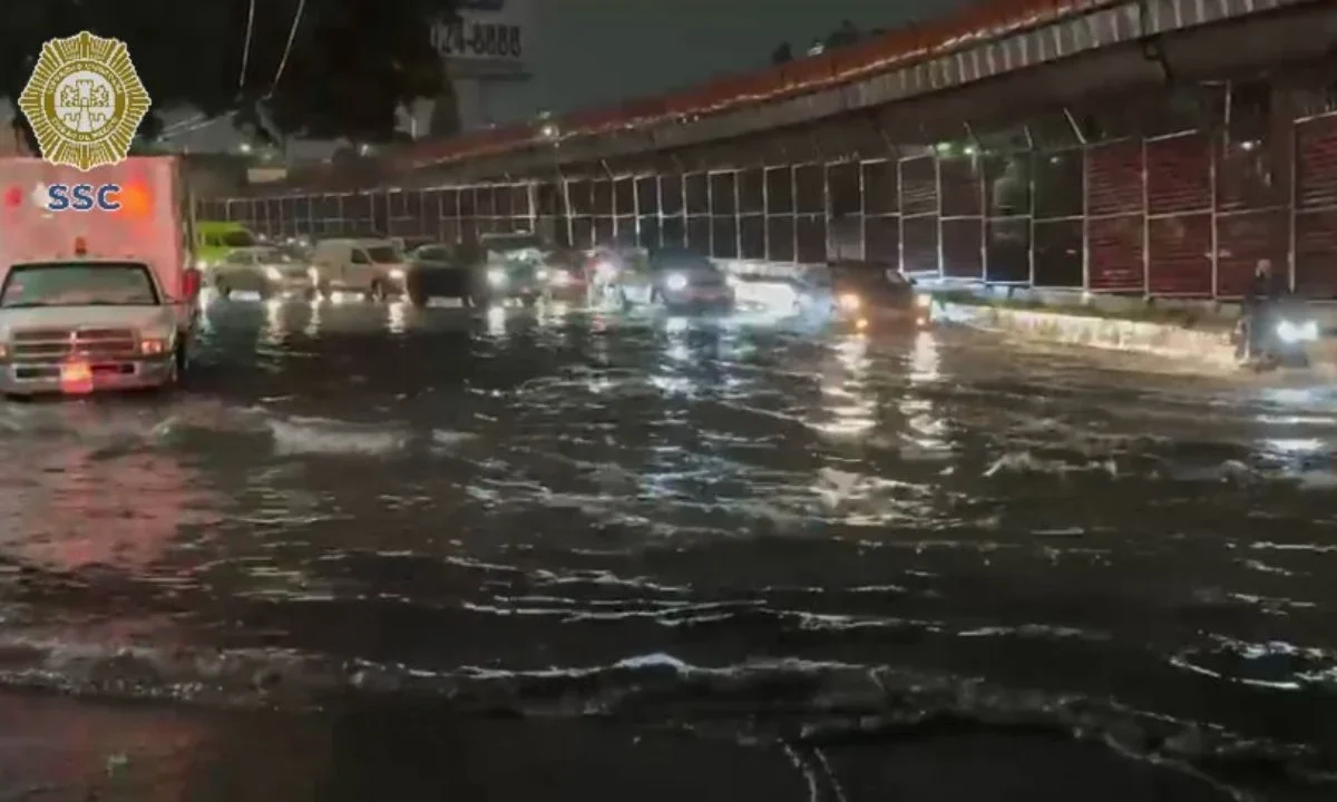 Autoridades de la CDMX activaron la alerta púrpura por persistencia de lluvias fuertes para noche de este martes y madrugada del miércoles.