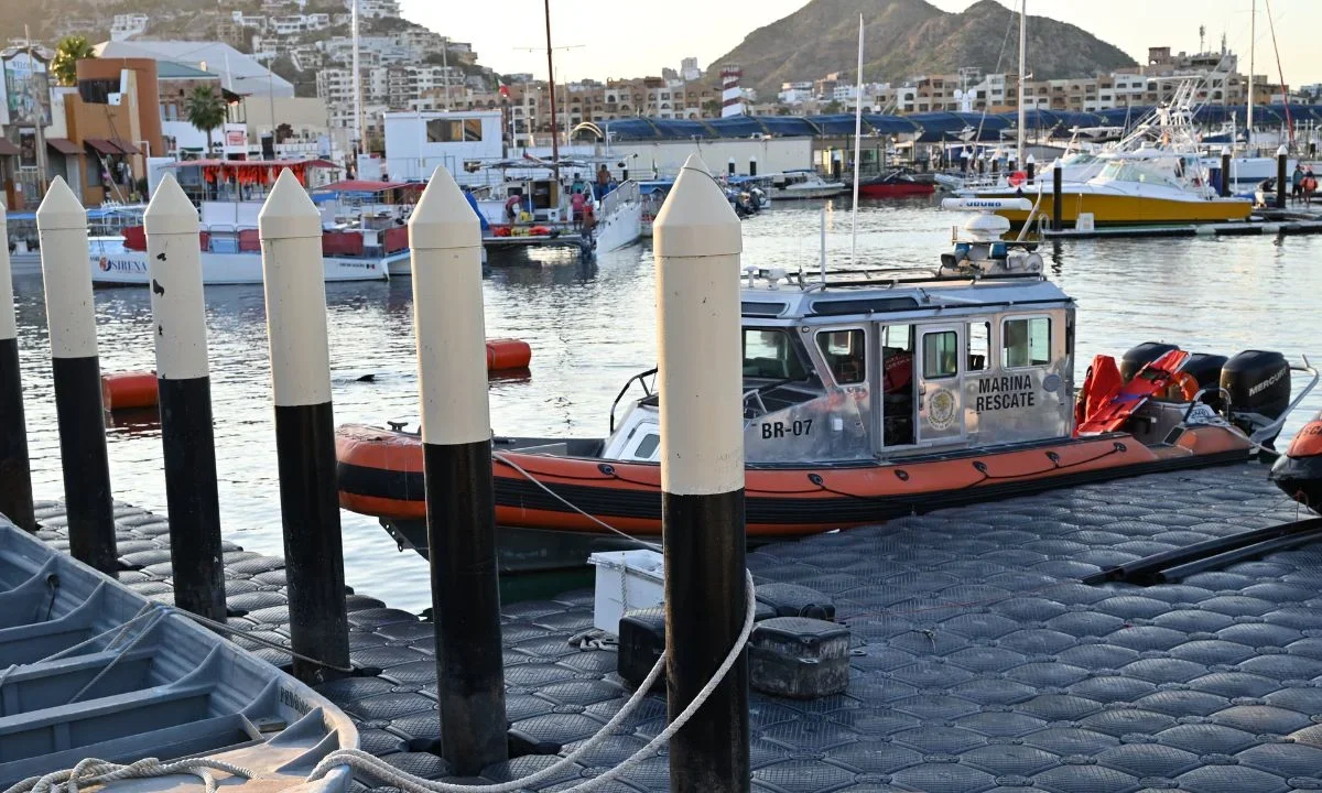 Derivado del choque de las dos embarcaciones de la Marina, dos elementos resultaron con heridas leves fueron atendidos en el lugar.