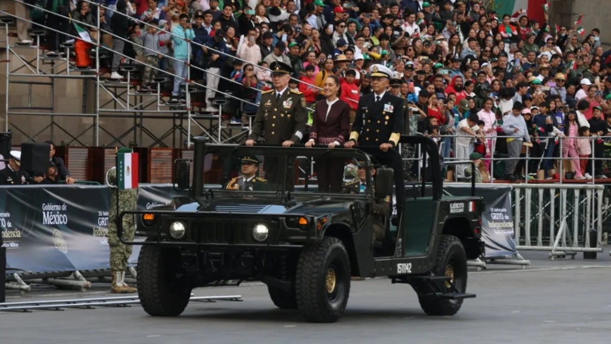 Claudia Sheinbaum encabezó el desfile de los 215 años de la Independencia de México, acompañada por miles de mexicanos.