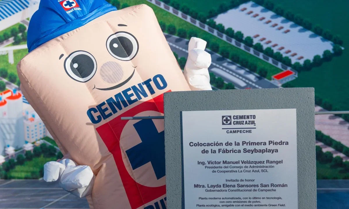 Cooperativa La Cruz Azul celebró la colocación de la primera piedra de su nueva planta de cemento, en el municipio de Seybaplaya, Campeche.