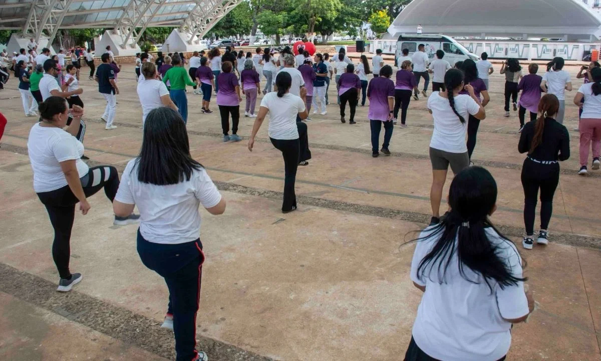 La Secretaría de Salud, conmemoró el Día Mundial del Corazón 2025, con actividad física en las instalaciones del Domo del Jaguar.