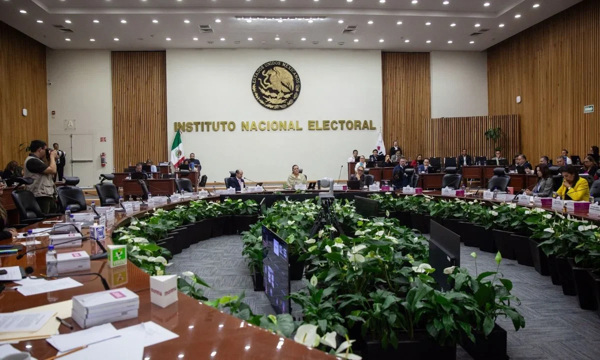 Defienden consejerías del INE su libertad para votar asuntos sin ser sancionados