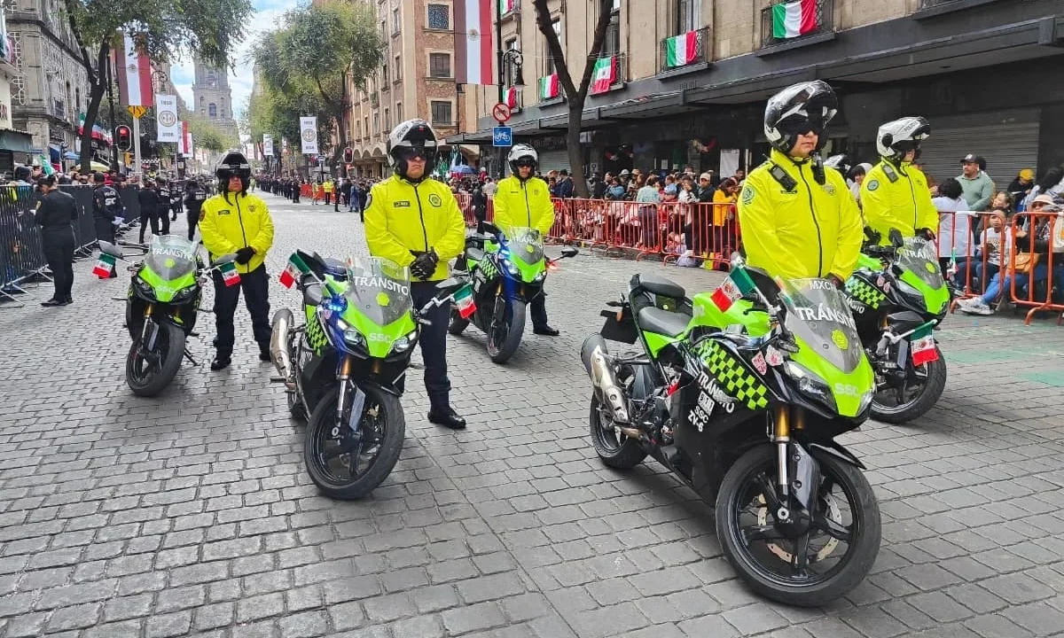 Operativo de seguridad de la SSC protege a asistentes del Desfile Cívico Militar 2025 en Paseo de la Reforma.