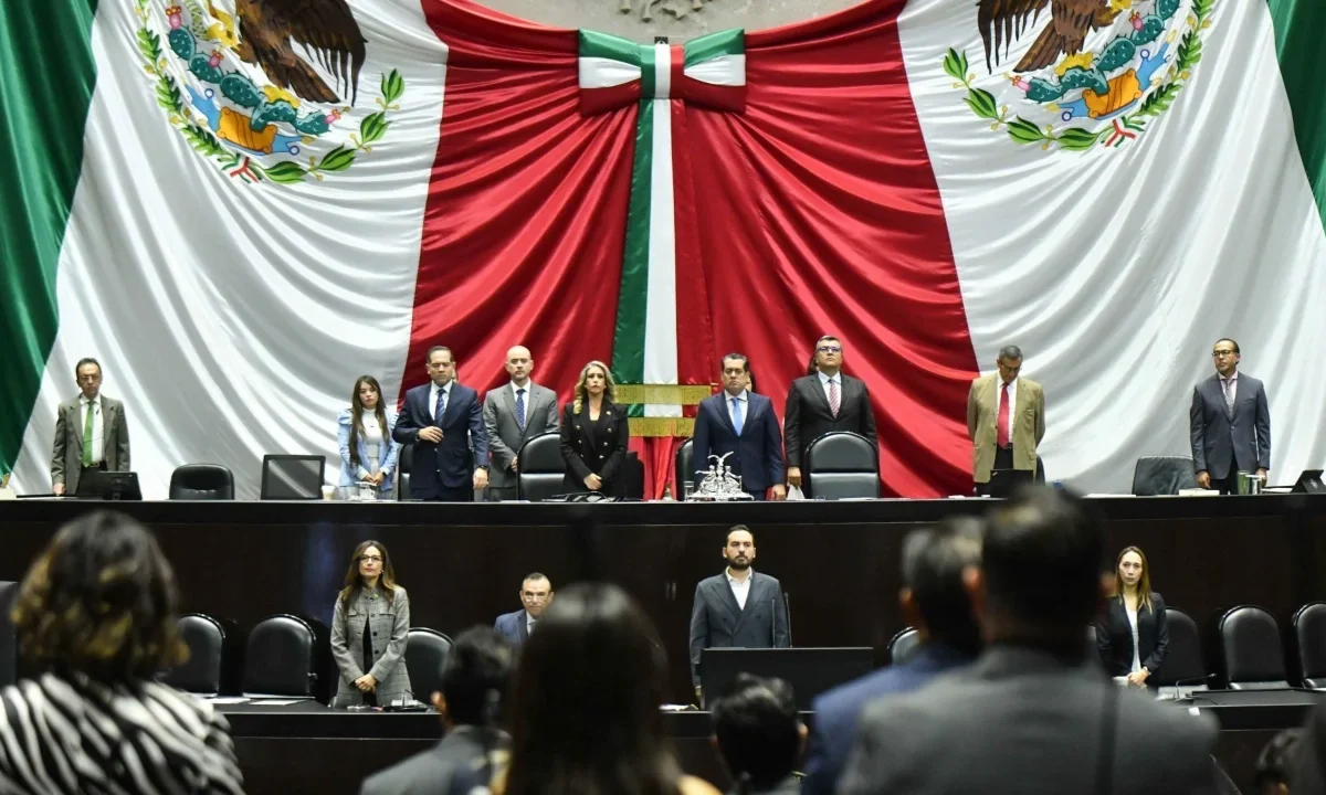 Cámara de Diputados otorga minuto de silencio a víctimas del Puente de la Concordia.