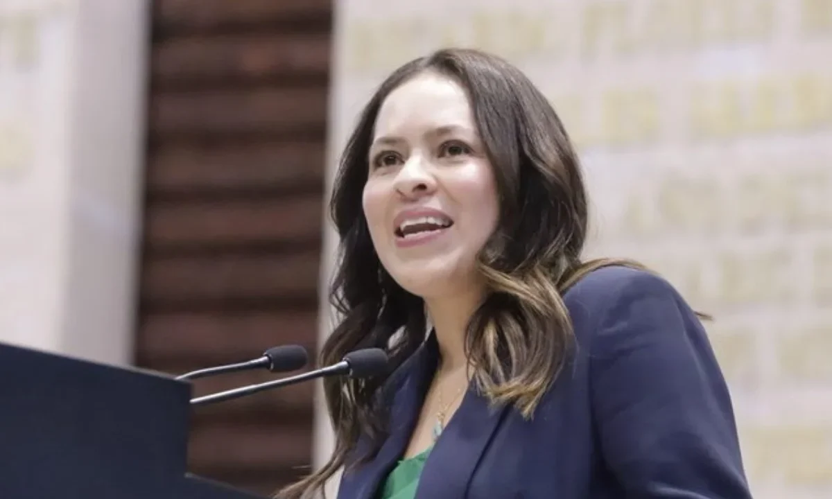 Karen Castrejón Trujillo confirmó que el PVEM seguirá aliado a Morena, mientras voces críticas internas cuestionan la coalición.