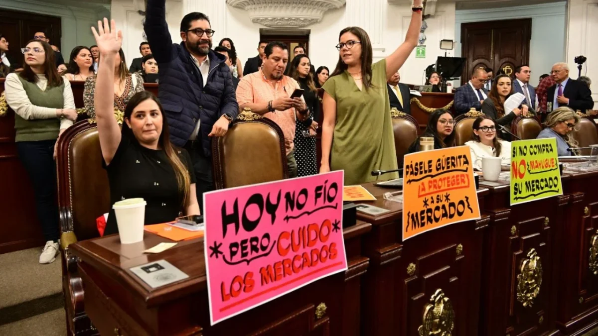 Reclamos de locatarios, de mercados públicos, a legisladores por abasto popular revienta sesión en el Congreso CDMX.