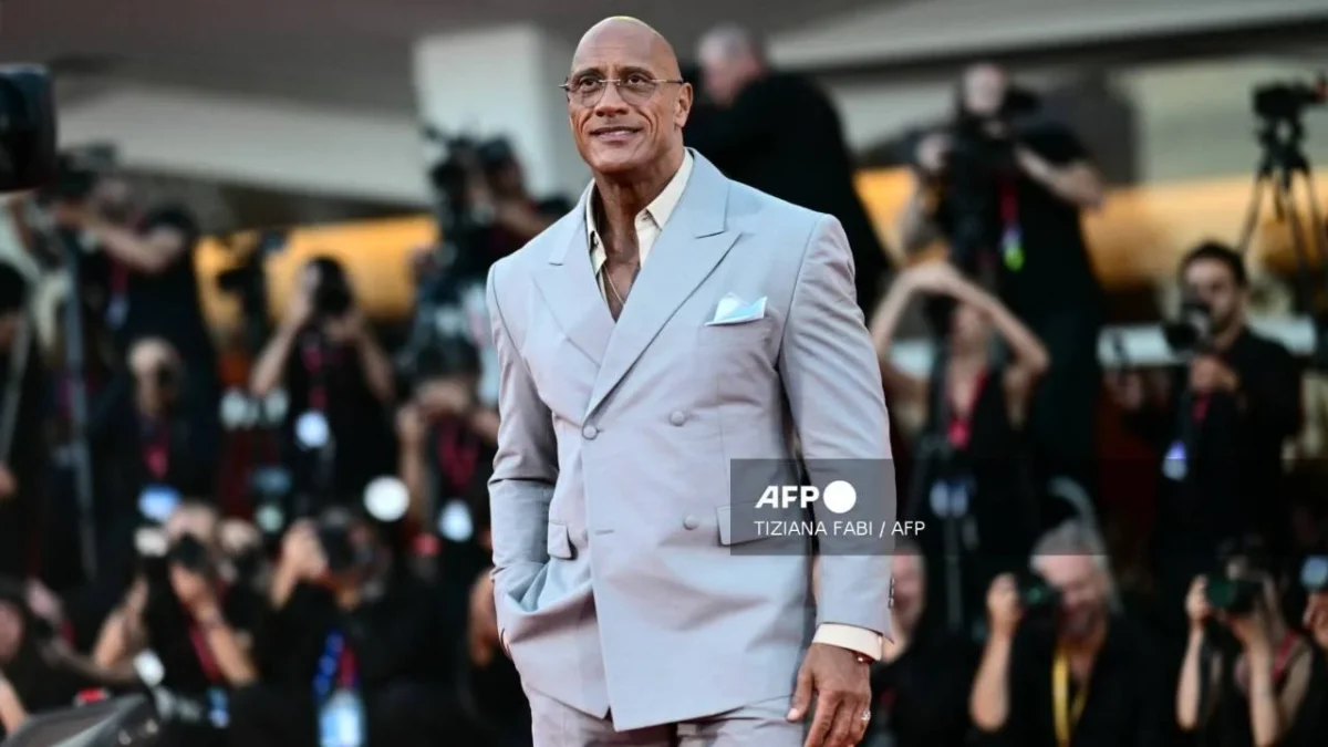 El actor Dwayne Johnson 'La Roca' sorprende con cambio físico que preocupa a sus fans.