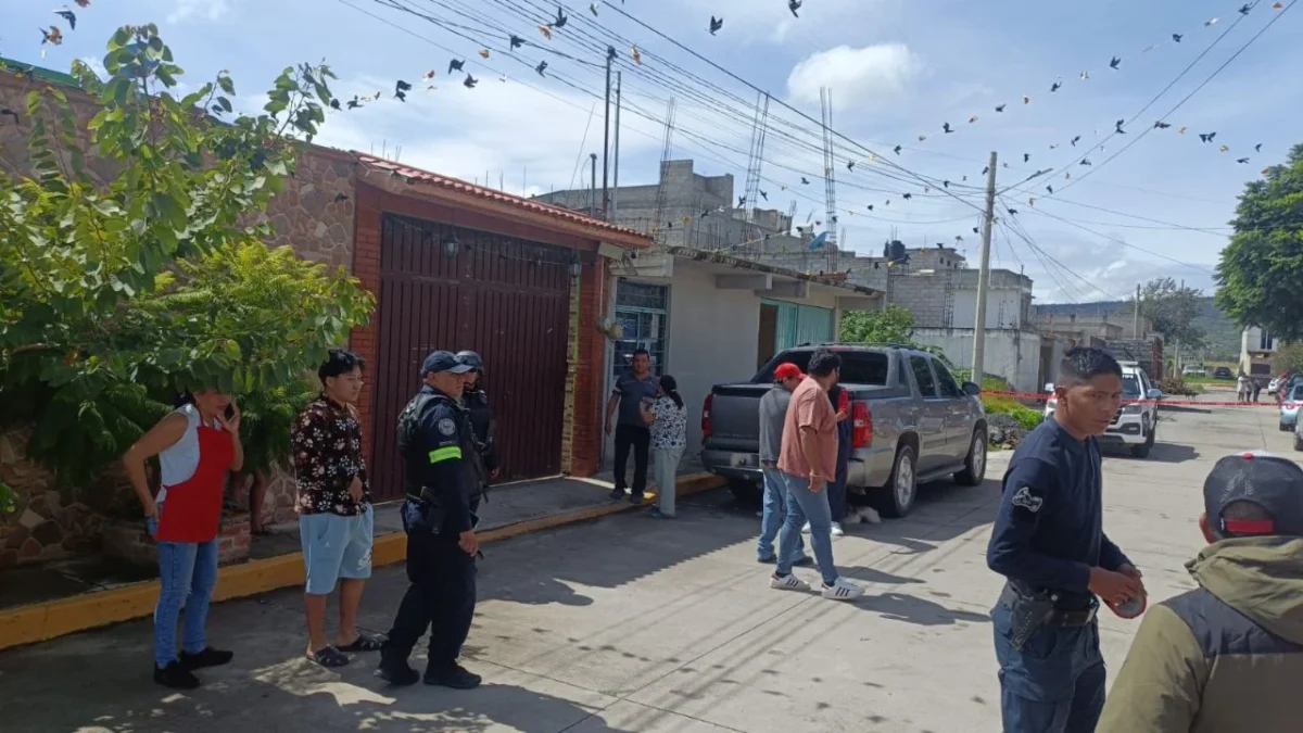 Encuentran a 2 con el tiro de gracia dentro de una casa en el municipio de Temamatla.