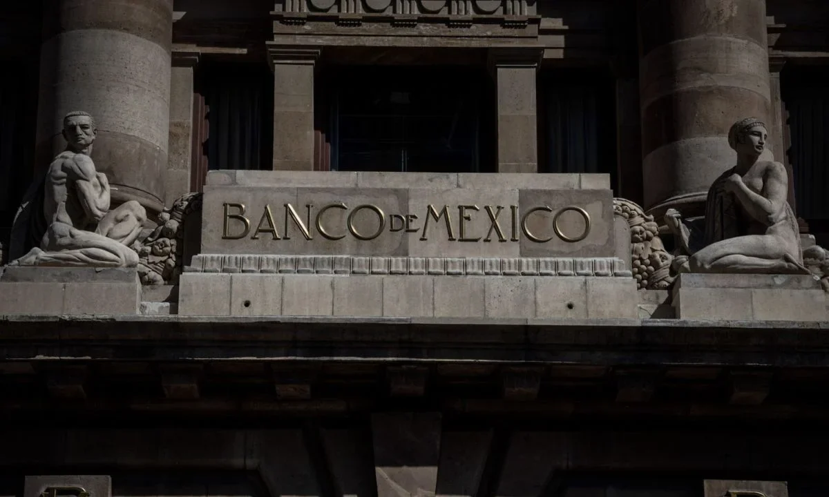 La encuesta de Banxico subió la estimación del PIB de México a 0.40% en 2025.