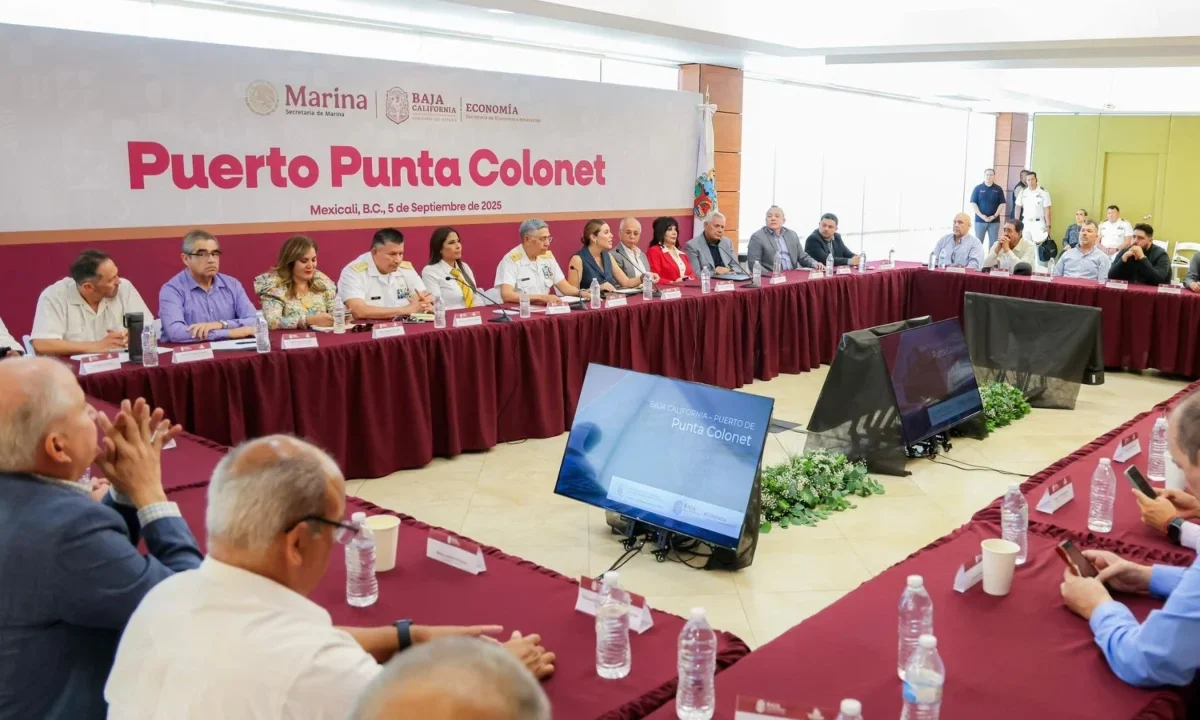 Autoridades federales y estatales celebran la entrega de concesión para Punta Colonet, proyecto que convertirá a Baja California en nodo logístico.