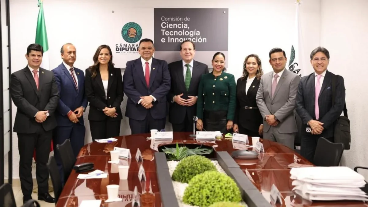 El diputado Eruviel Ávila del PVEM, recibió en San Lázaro al senador Rolando Zapata del PRI, quien encabeza la Comisión de Inteligencia Artificial de la Cámara Alta.