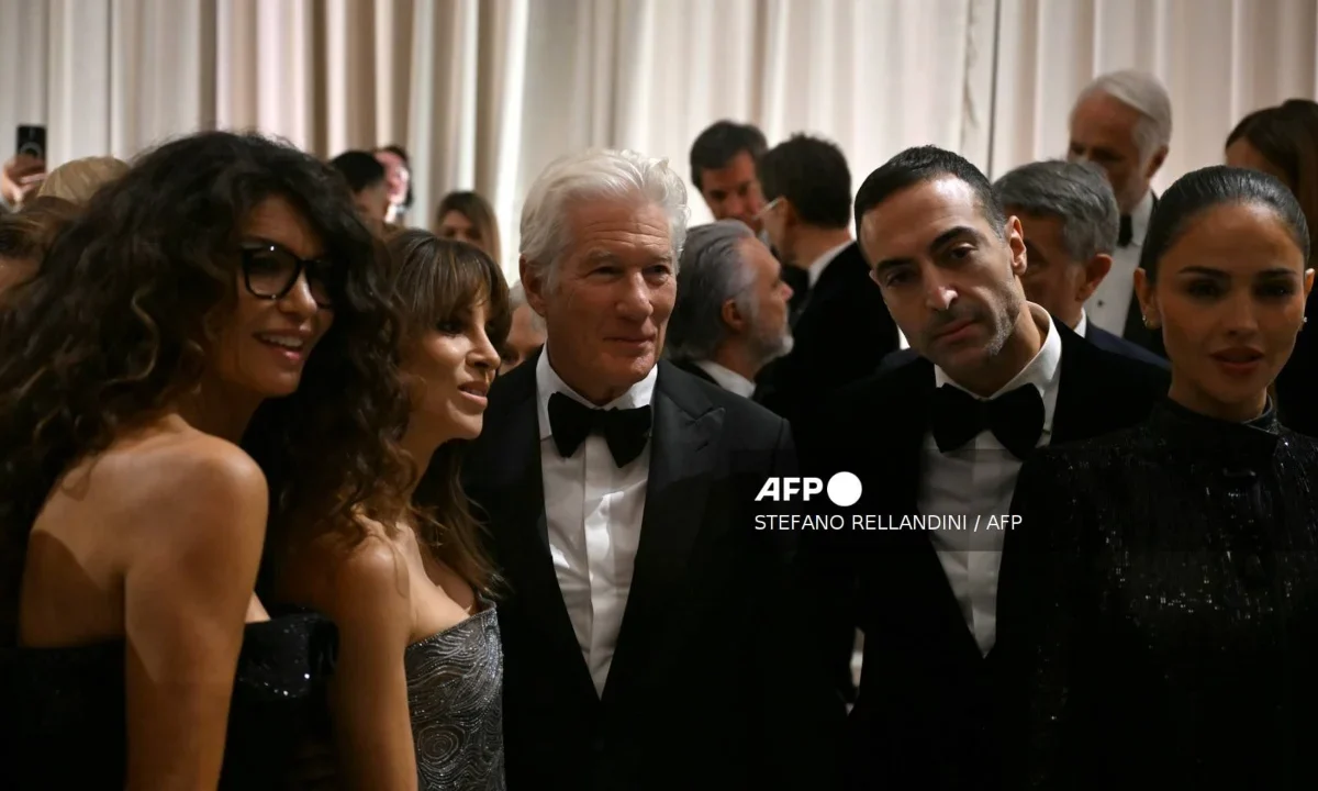 Cate Blanchett, Glenn Close y Richard Gere rindieron homenaje a Giorgio Armani durante su último desfile en la Semana de la Moda de Milán.