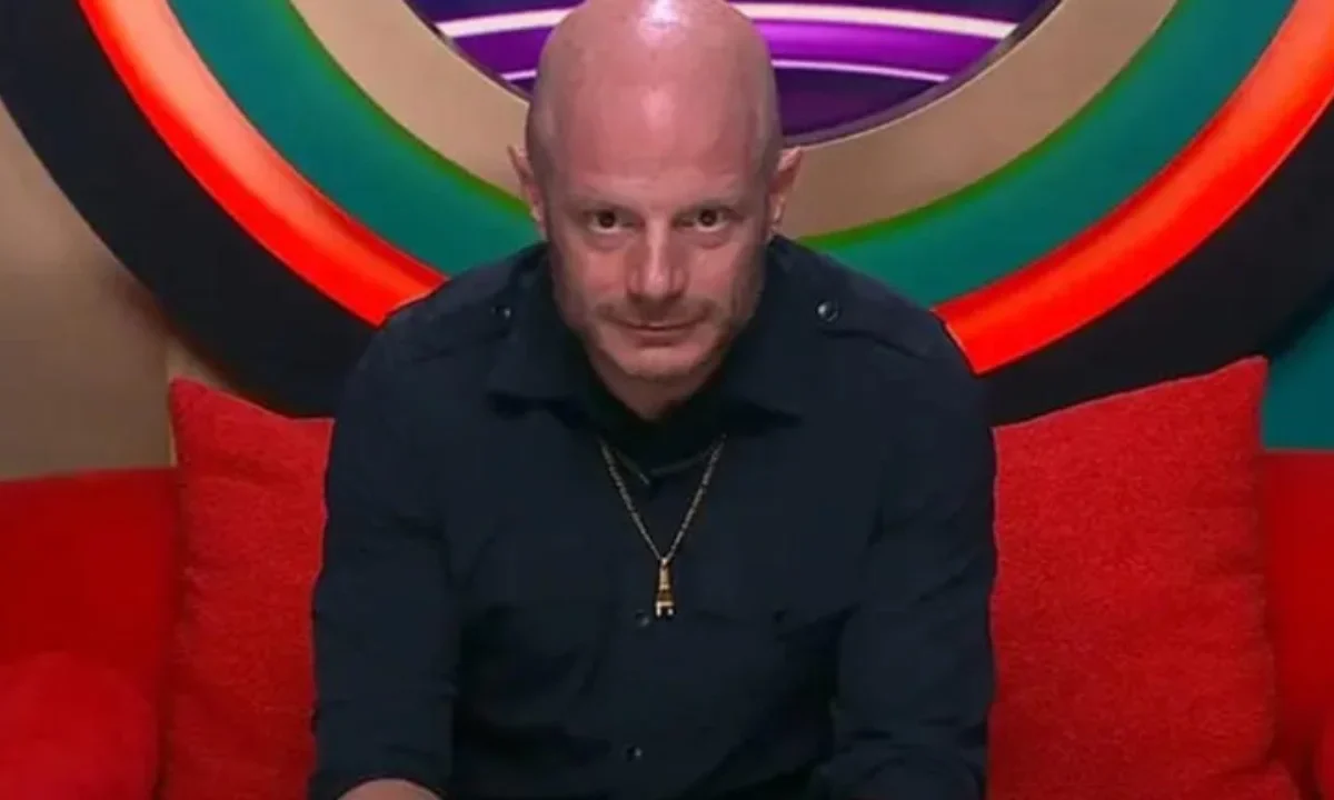 Facundo rompe en llanto después de hablar con su novia.