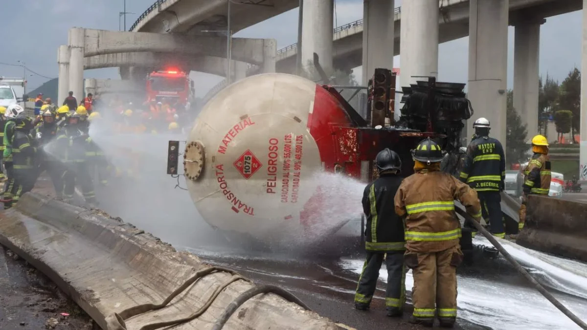 Fallece la mujer no identificada que resultó herida tras la explosión de la pipa de gas en el Puente de la Concordia.