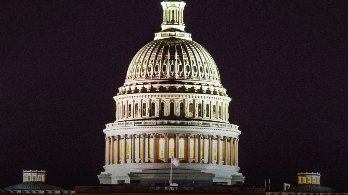 Estados Unidos cerró la operación del Gobierno al primer minuto de este miércoles, tras el fracaso de una última votación en el Senado.