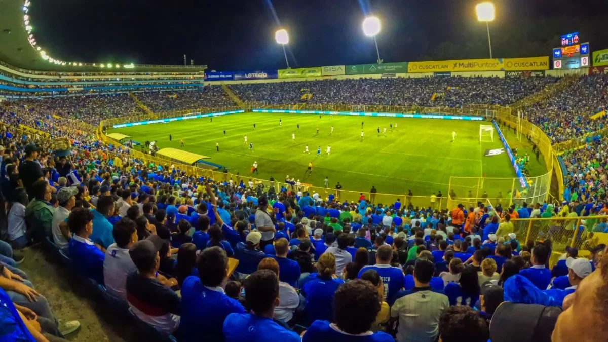 La FIFA abrió una investigación a El Salvador por gritos racistas ante Surinam en el estadio Cuscatlán.