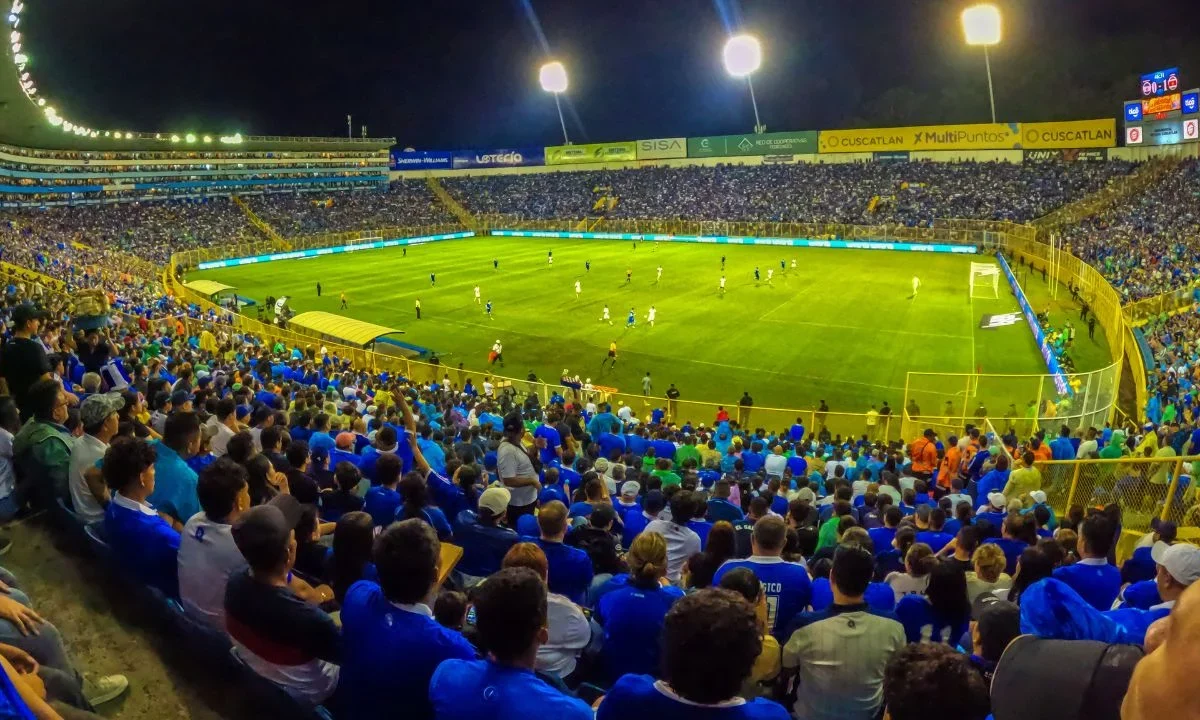 La FIFA abrió una investigación a El Salvador por gritos racistas ante Surinam en el estadio Cuscatlán.