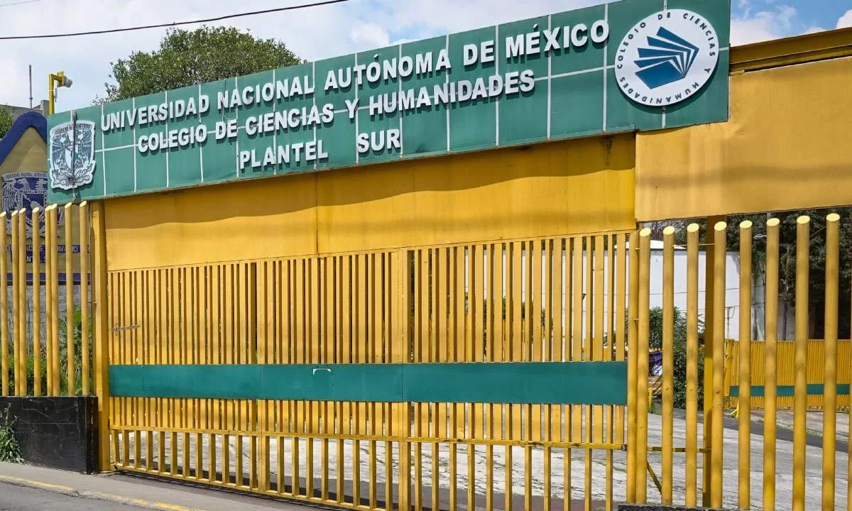 La Fiscalía CDMX busca orden de aprehensión por homicidio en el CCH Sur de la UNAM.