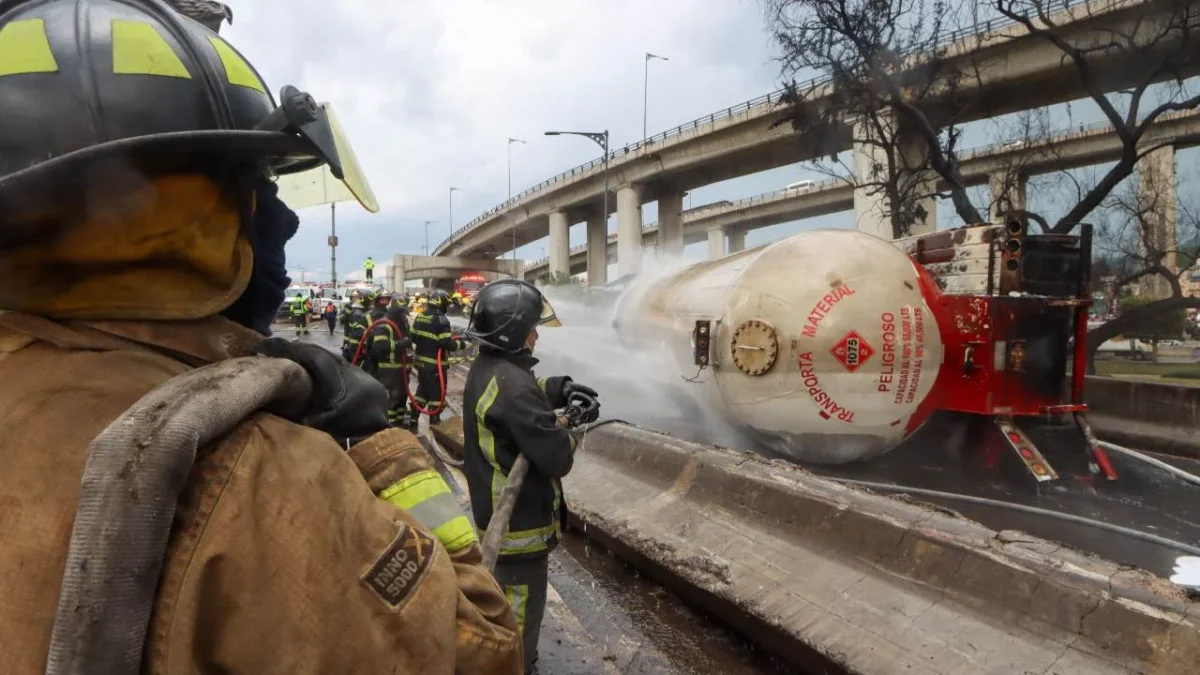 La Fiscalía CDMX confirmó que suman 4 muertos y 90 lesionadas tras la explosión de la pipa de gas en el Puente de la Concordia.