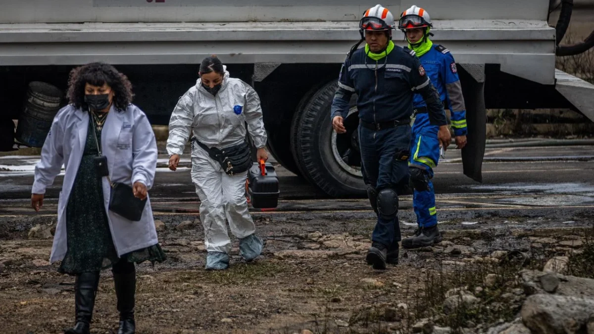 Tras peritajes, la Fiscalía CDMX informó que no encontró ningún bache ni daño en el asfalto en el área que ocurrió la volcadura de la pipa.