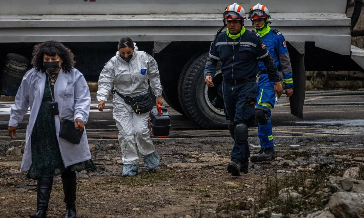 Tras peritajes, la Fiscalía CDMX informó que no encontró ningún bache ni daño en el asfalto en el área que ocurrió la volcadura de la pipa.