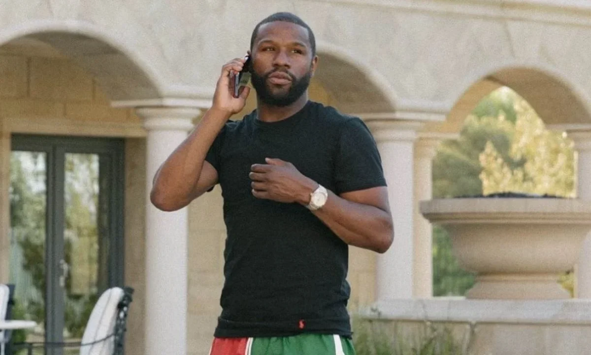 Floyd Mayweather no descarta volver al boxeo profesional