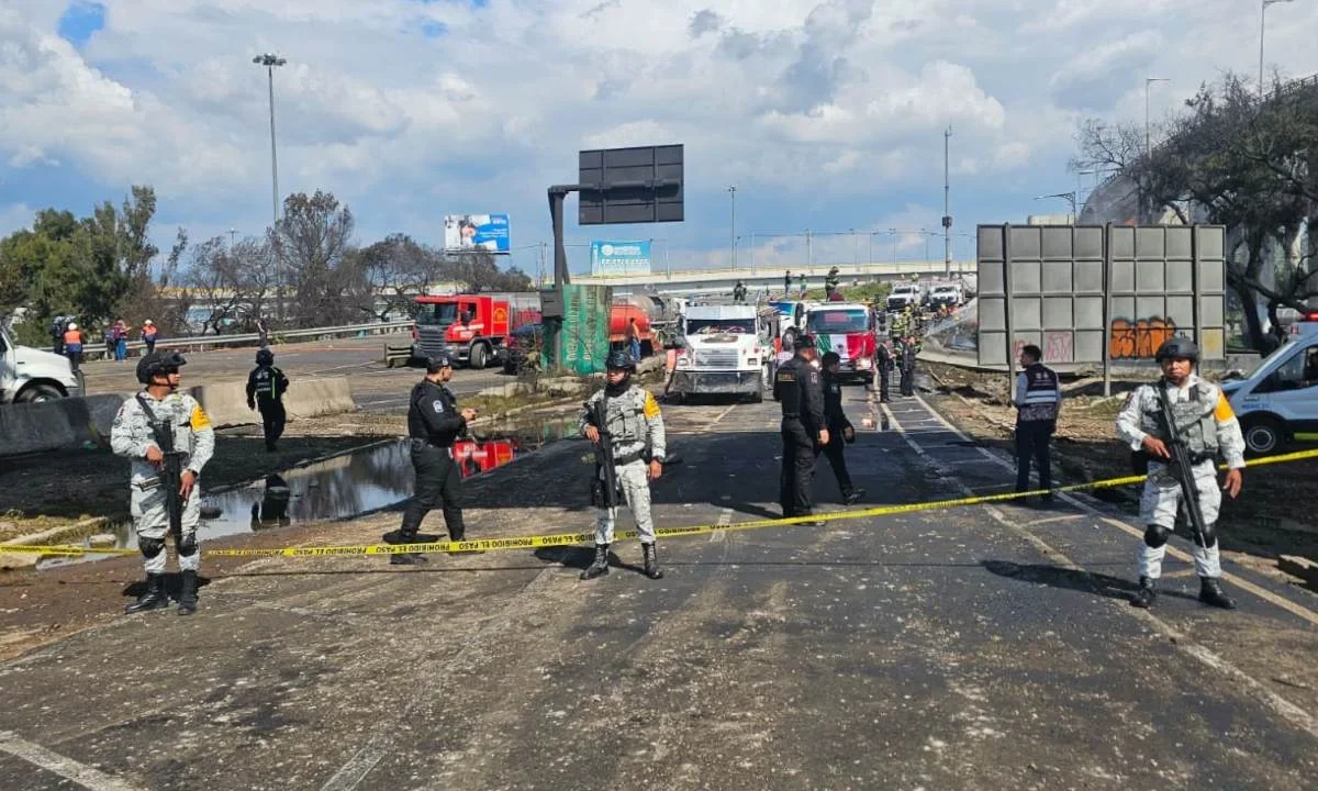 La Guardia Nacional activó el Plan DN-III-E tras la explosión de una pipa en el Puente de la Concordia.