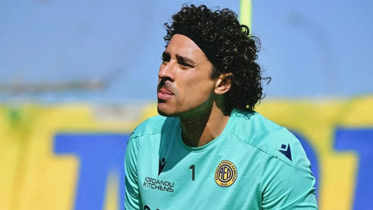 Golean a Guillermo Ochoa en su debut en Chipre