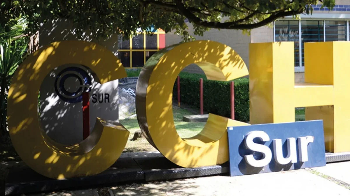 Padres de alumnos del CCH Sur, exigen medidas más estrictas para seguridad de la comunidad.
