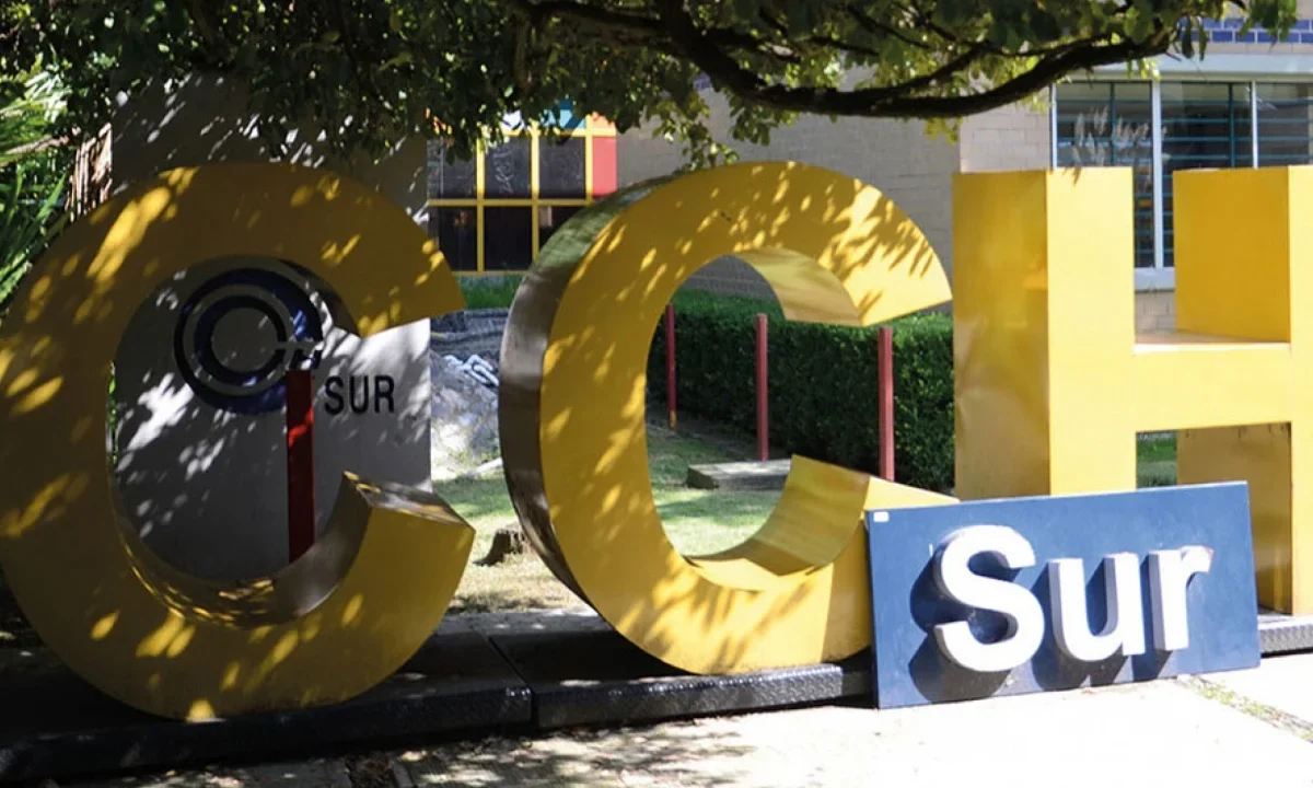 Padres de alumnos del CCH Sur, exigen medidas más estrictas para seguridad de la comunidad.
