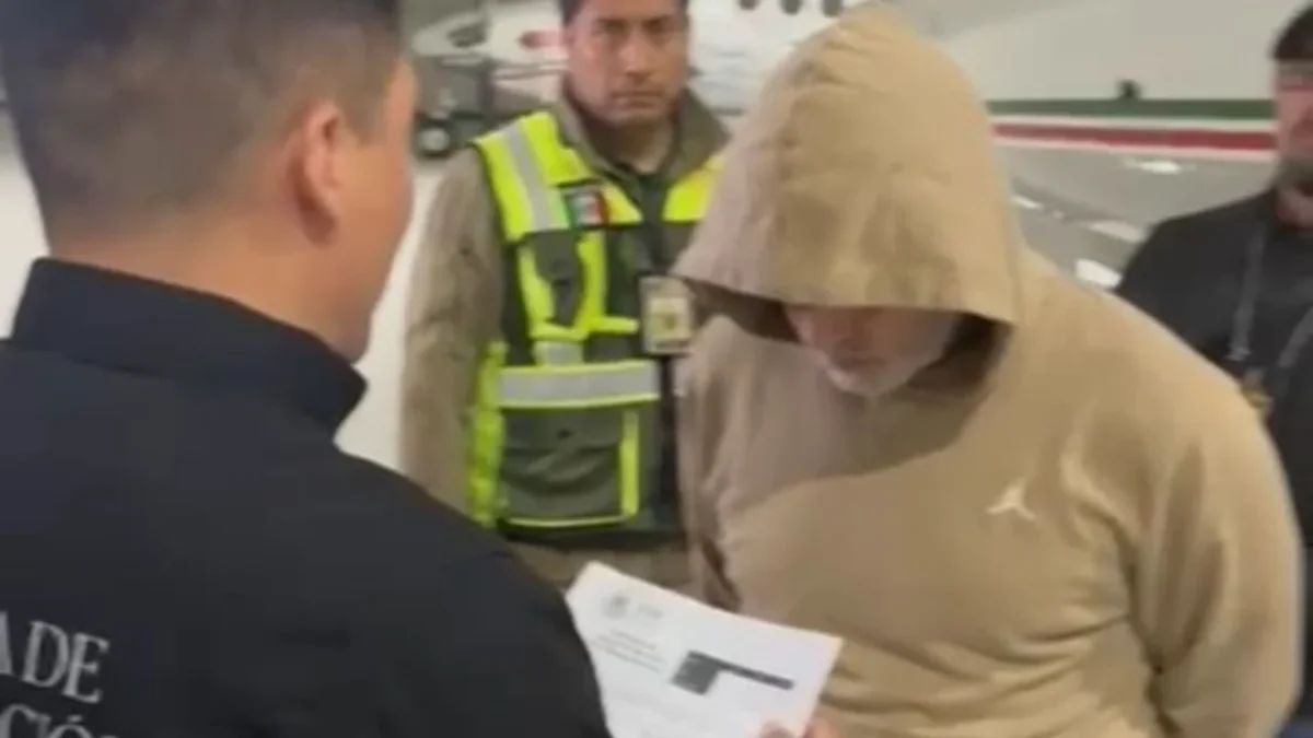 Aterriza, en el Aeropuerto Internacional de Toluca, avión que trasladó a Hernán Bermúdez Requena; será trasladado al penal del Altiplano.
