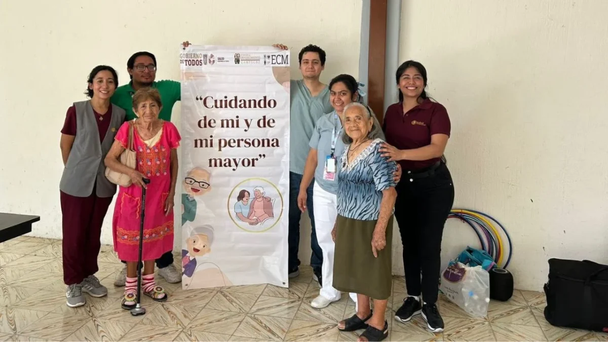 Se realizó la Caravana de Atención Integral a Personas Mayores en la Casa Parroquial San Román, con autocuidado y prevención.