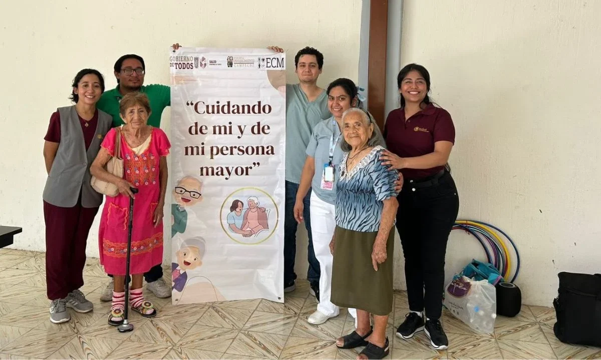 Se realizó la Caravana de Atención Integral a Personas Mayores en la Casa Parroquial San Román, con autocuidado y prevención.