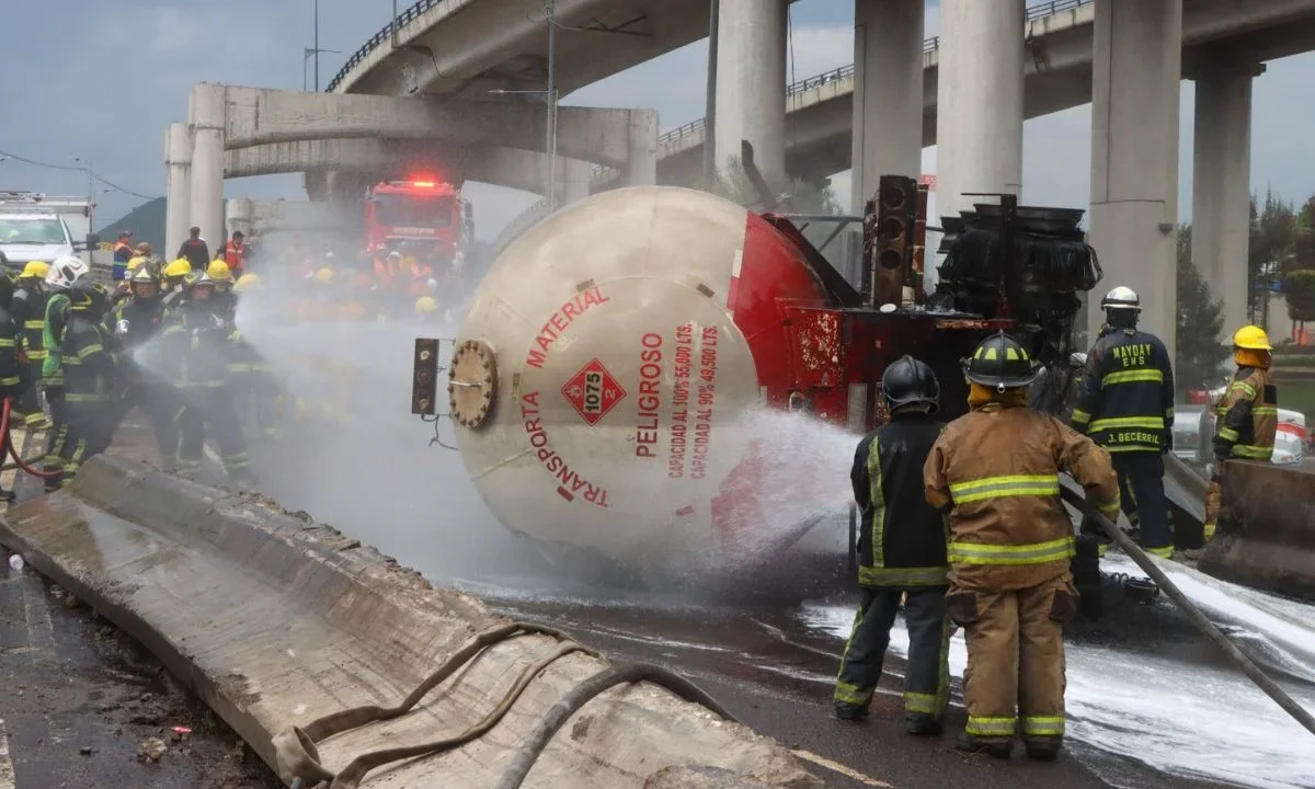 Víctimas por explosión de una pipa de gas en Puente de la Concordia, aumentó; entre ellas hay una joven embarazada y un menor de 6 meses.