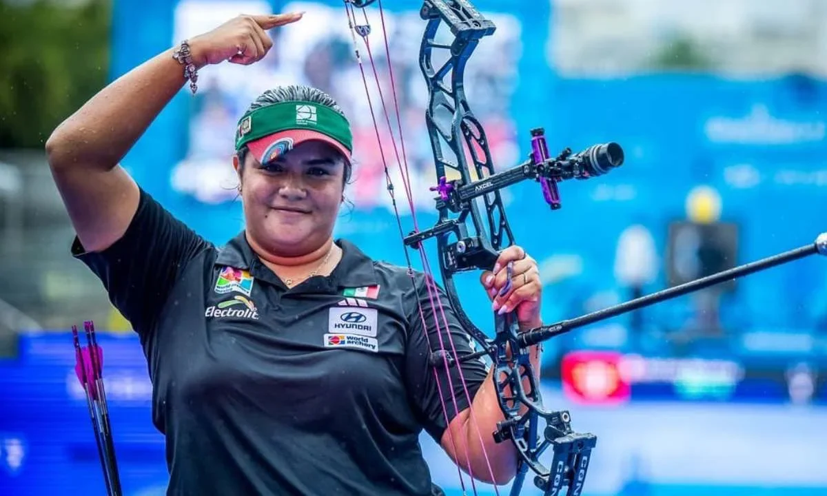 La arquera mexicana Andrea Becerra se convierte en campeona mundial en tiro con arco compuesto.