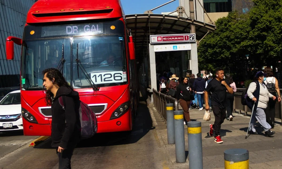 Línea 1 del Metrobús amplía horario en fines de semana